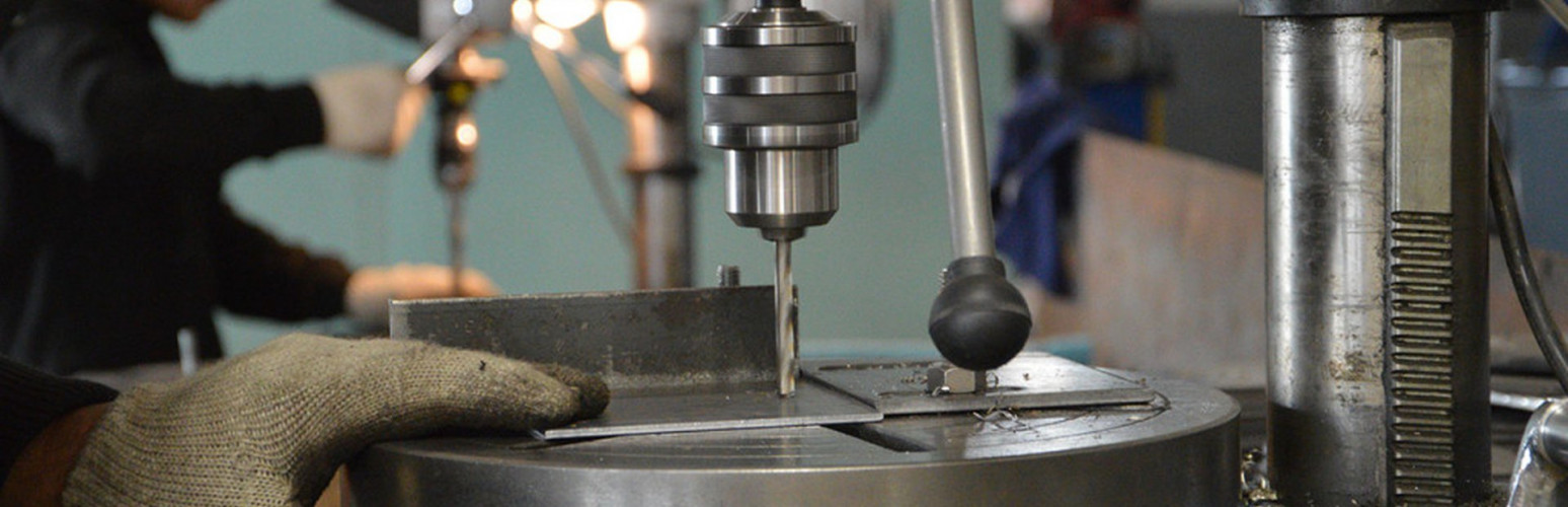 сверление деталей. сверление металла сверлильный станок optidrill в50gsm процесс. сверление на радиально сверлильном станке. сверление по металлу. Ud50 корпус сверла чпу по металлу.